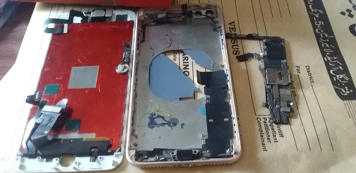 Apple iPhone 8 Plus 0