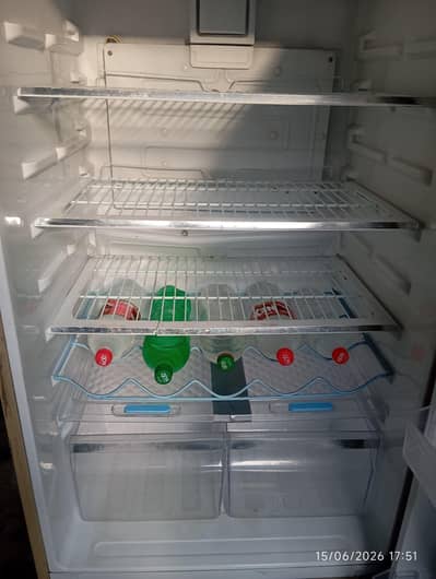 new condition ha bohat achi cooling karti ha 10 years warranty m ha