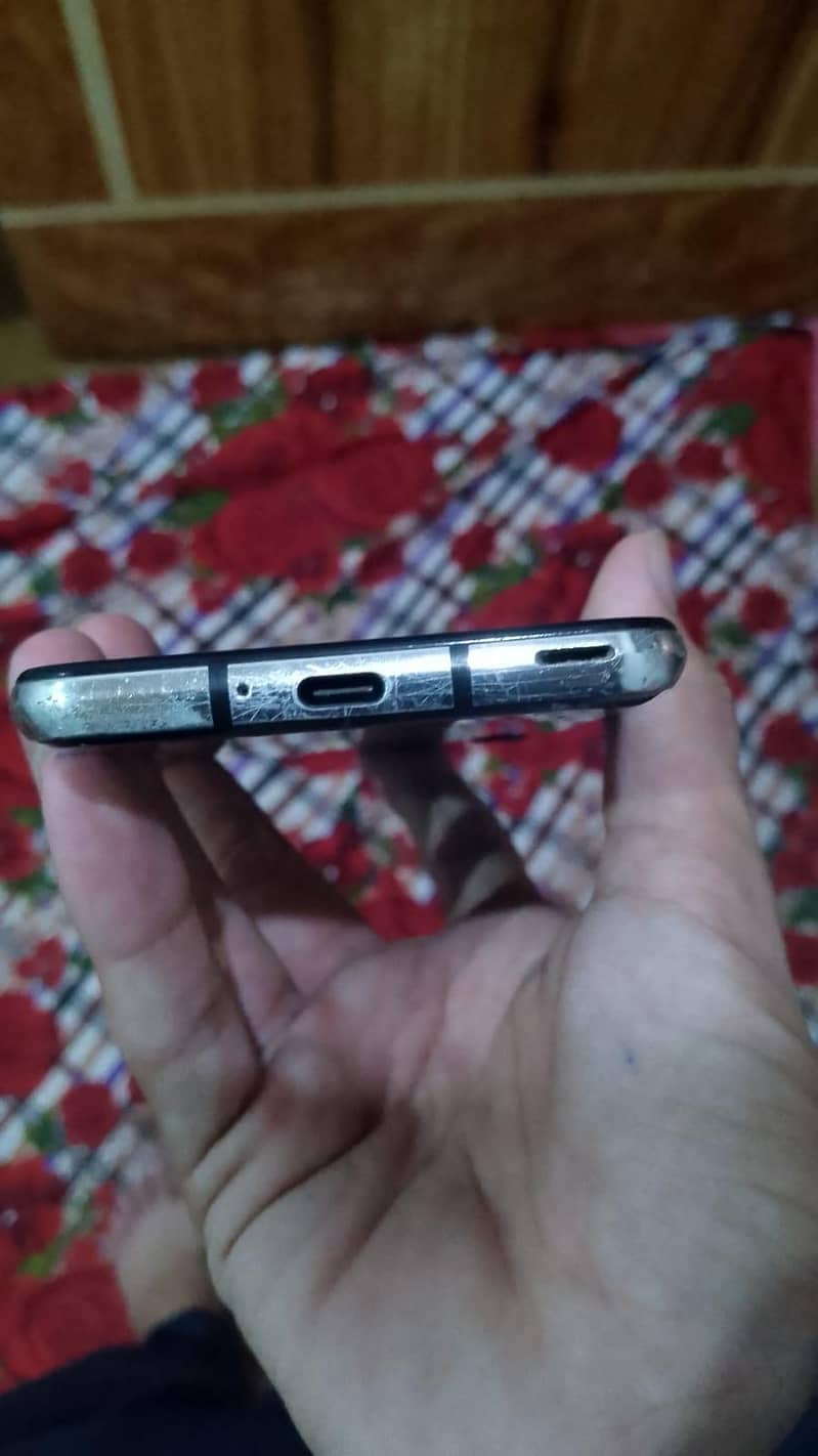 Sharp Aquos R2 3