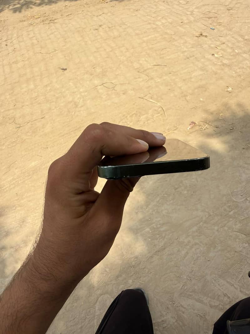 Apple iPhone 13 1