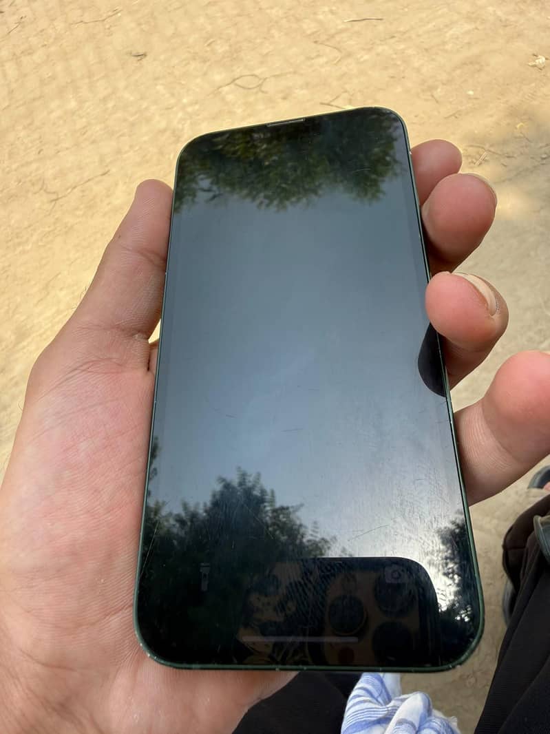Apple iPhone 13 5