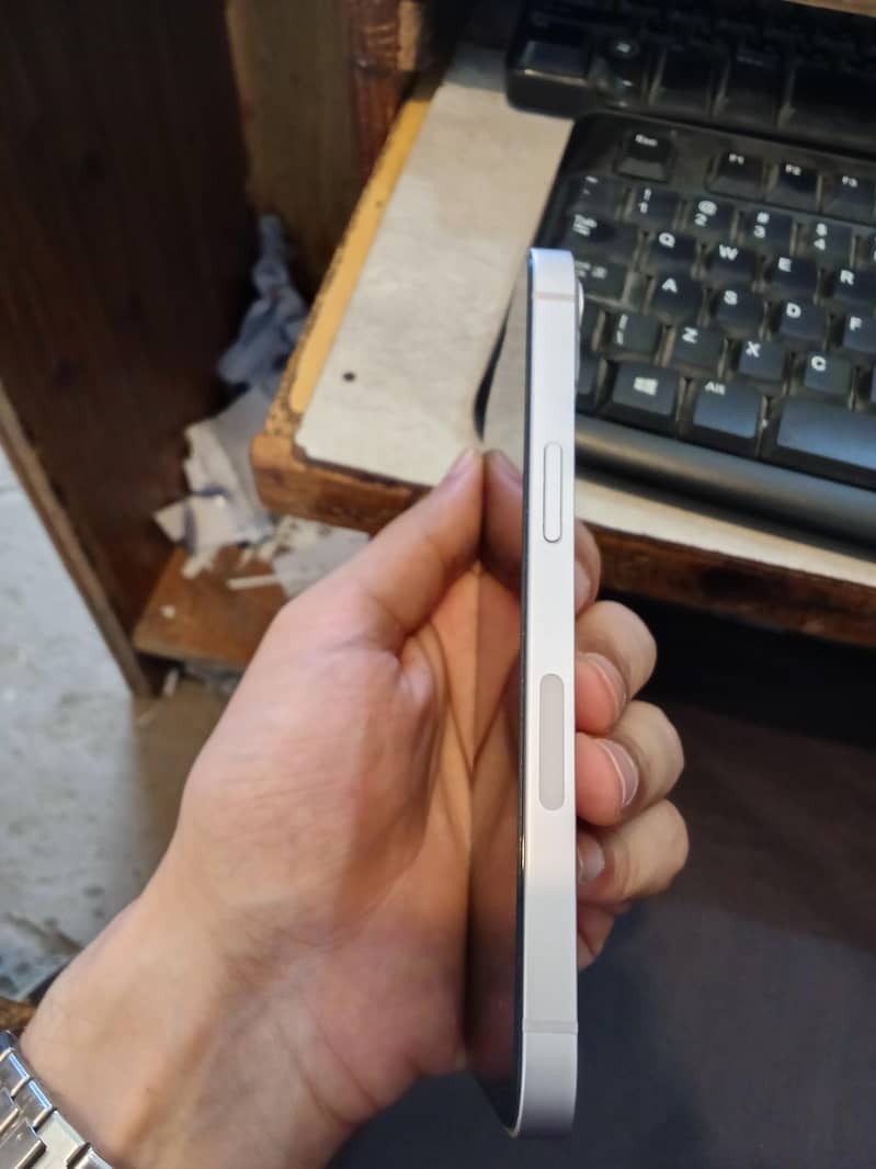 Apple iPhone 13 1