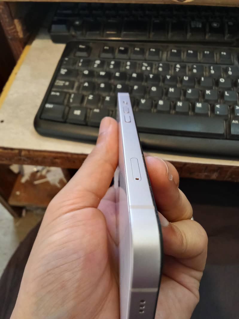 Apple iPhone 13 2