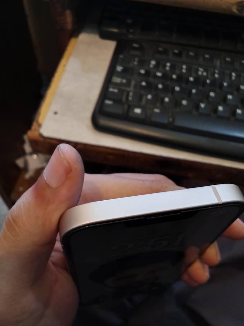 Apple iPhone 13 4