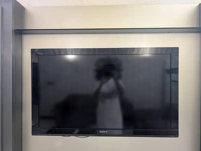 Sony Bravia 40" LCD TV (KLV-40BX420) with Original Remote