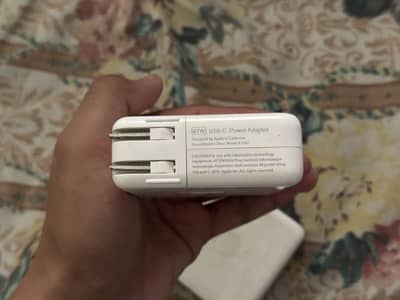 MacBook book charger 87wat type c