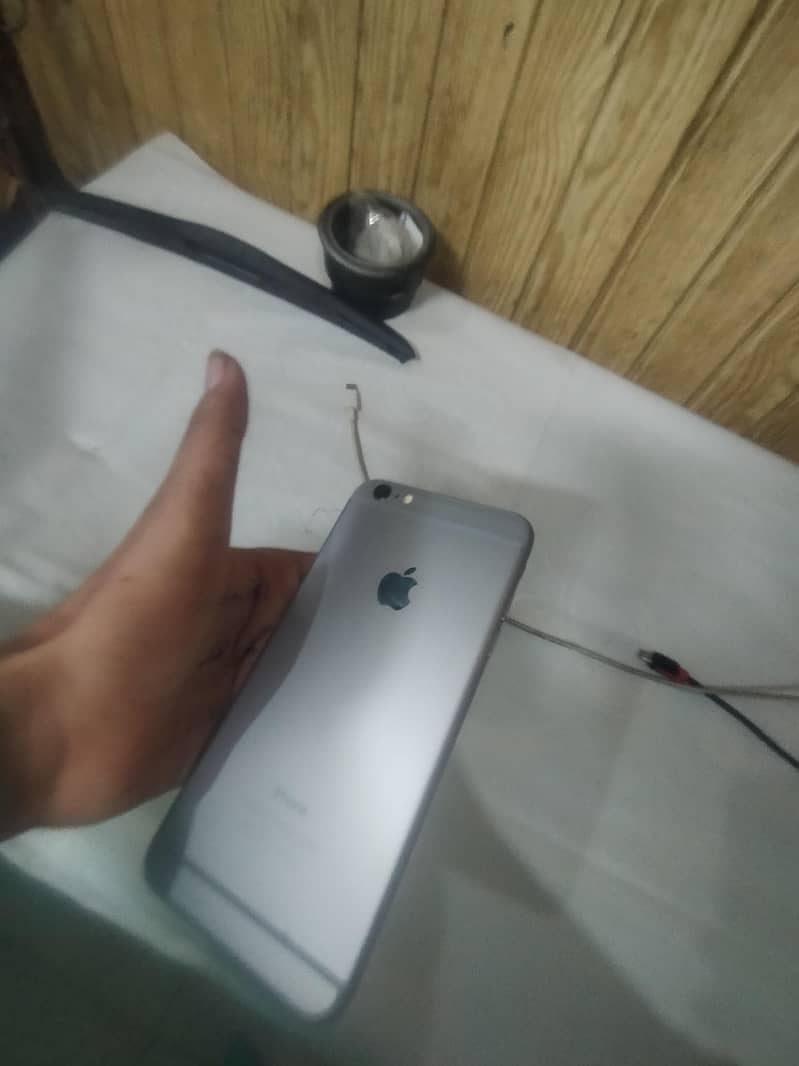 Apple iPhone 6 Plus 1