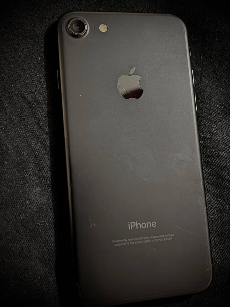Apple iPhone 7 0