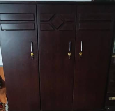 Almirah/Wardrobe