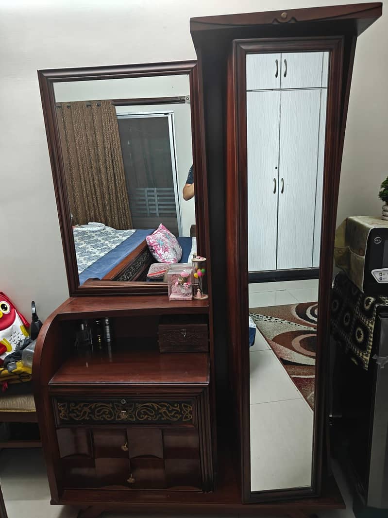 dressing table 0