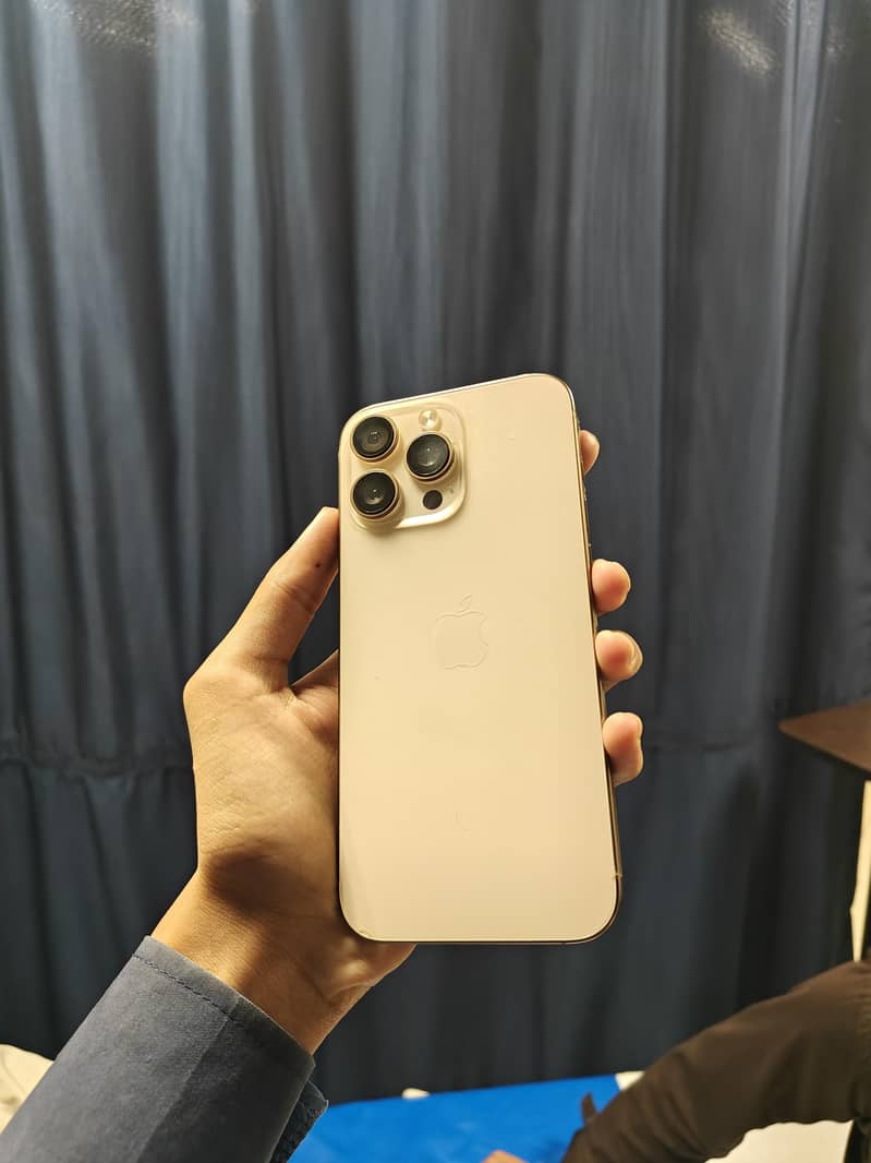 Iphone 16 pro max 6