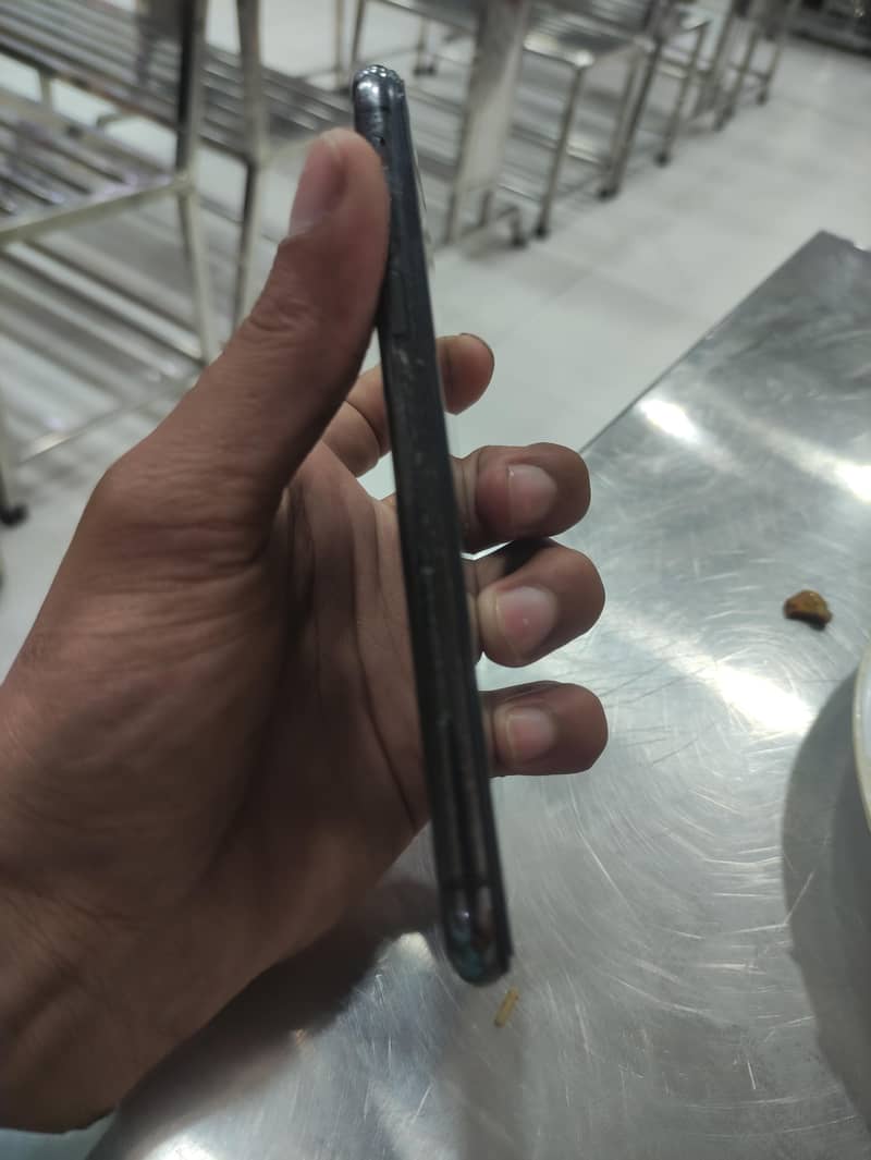 Apple iPhone X 3