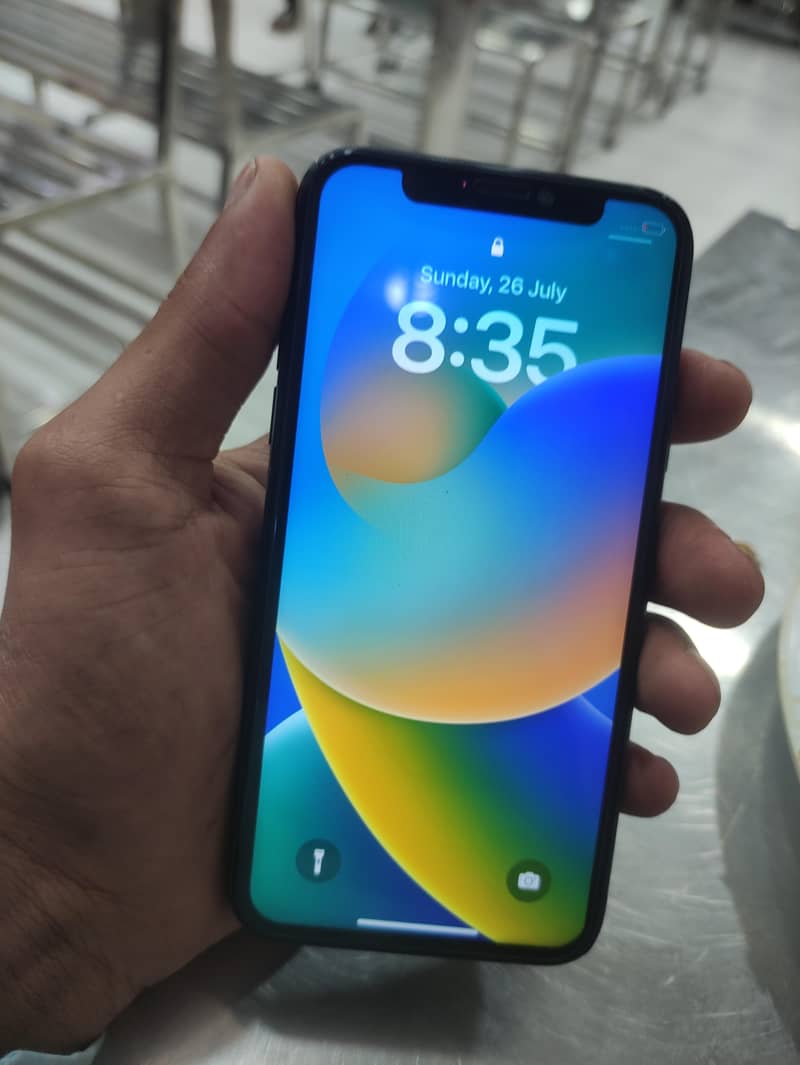 Apple iPhone X 4