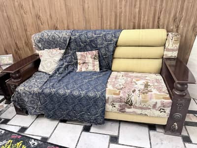 5 seater sofa with wooden handle