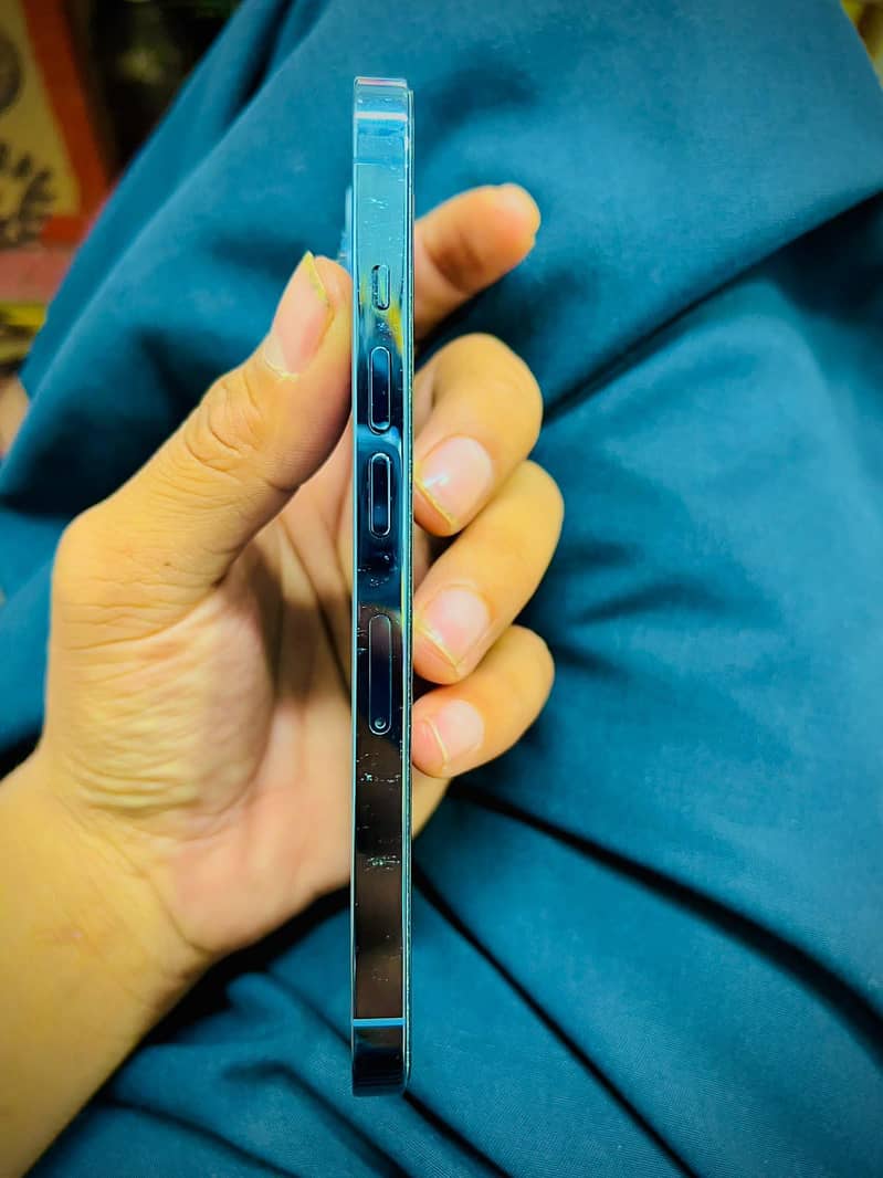 Apple iPhone 13 Pro 4