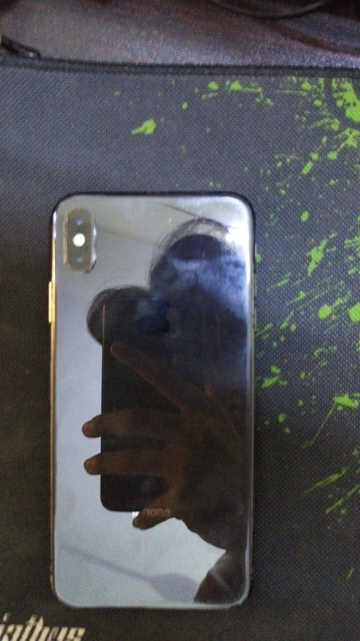 iPhone XS Max 0