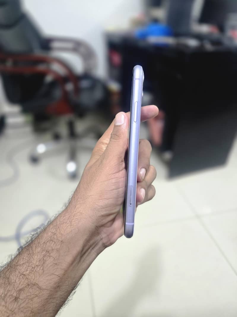 Apple iPhone 11 4