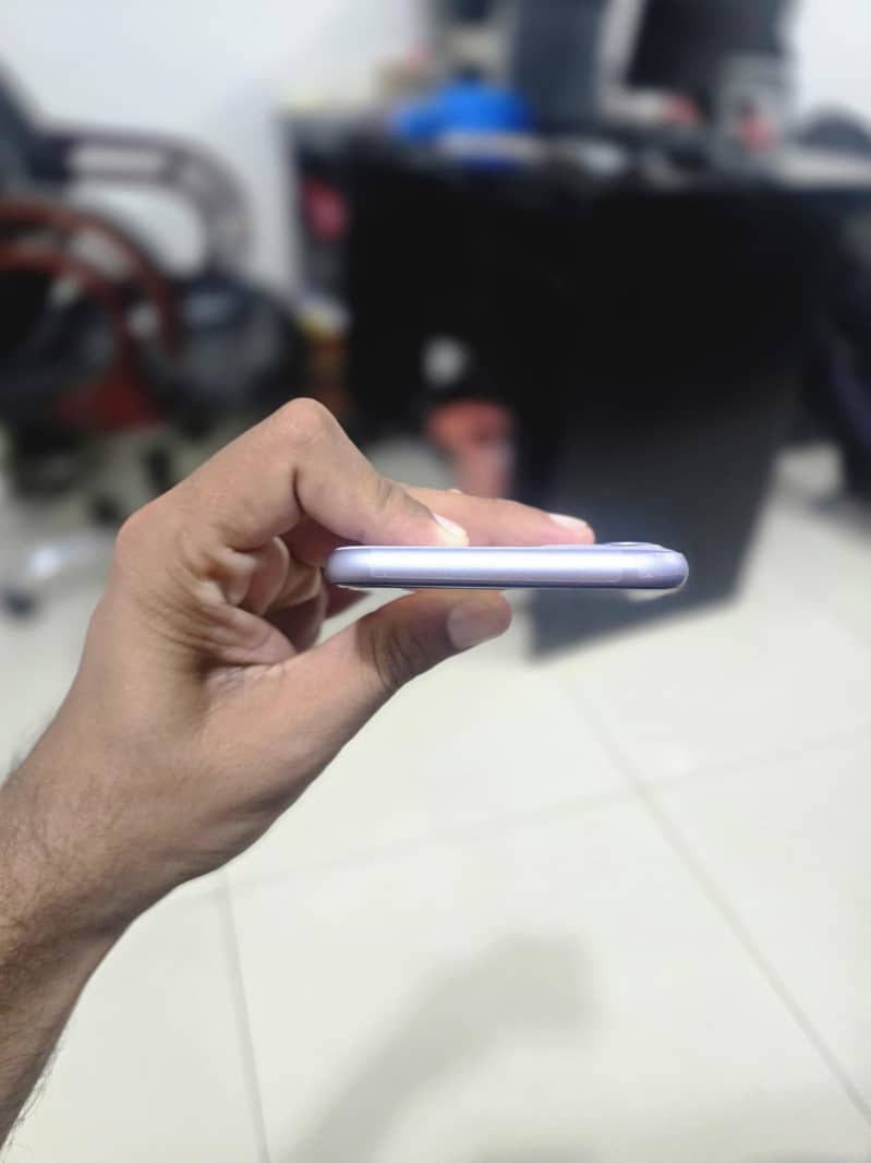 Apple iPhone 11 7