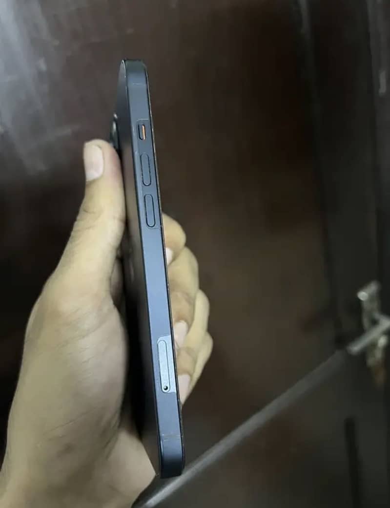 Apple iPhone 13 2