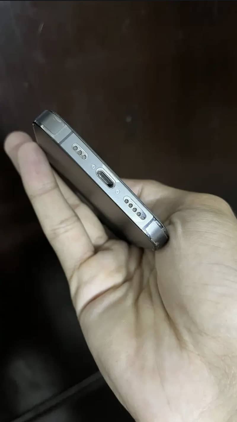 Apple iPhone 13 5