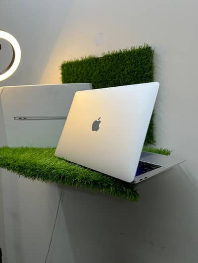 apple MacBook air m1 chip 256 gb