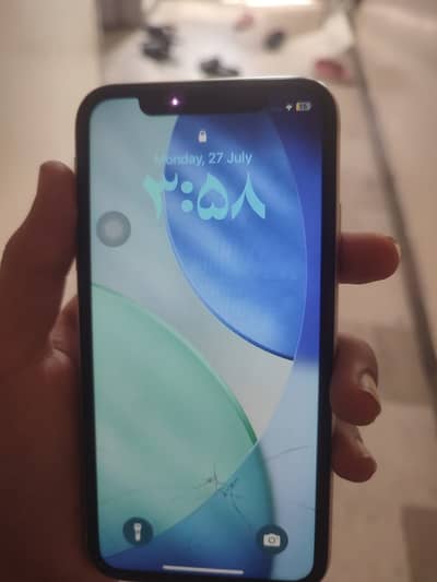 iPhone XR ha koi masla  nahi all ok ha only crack exchnage possible