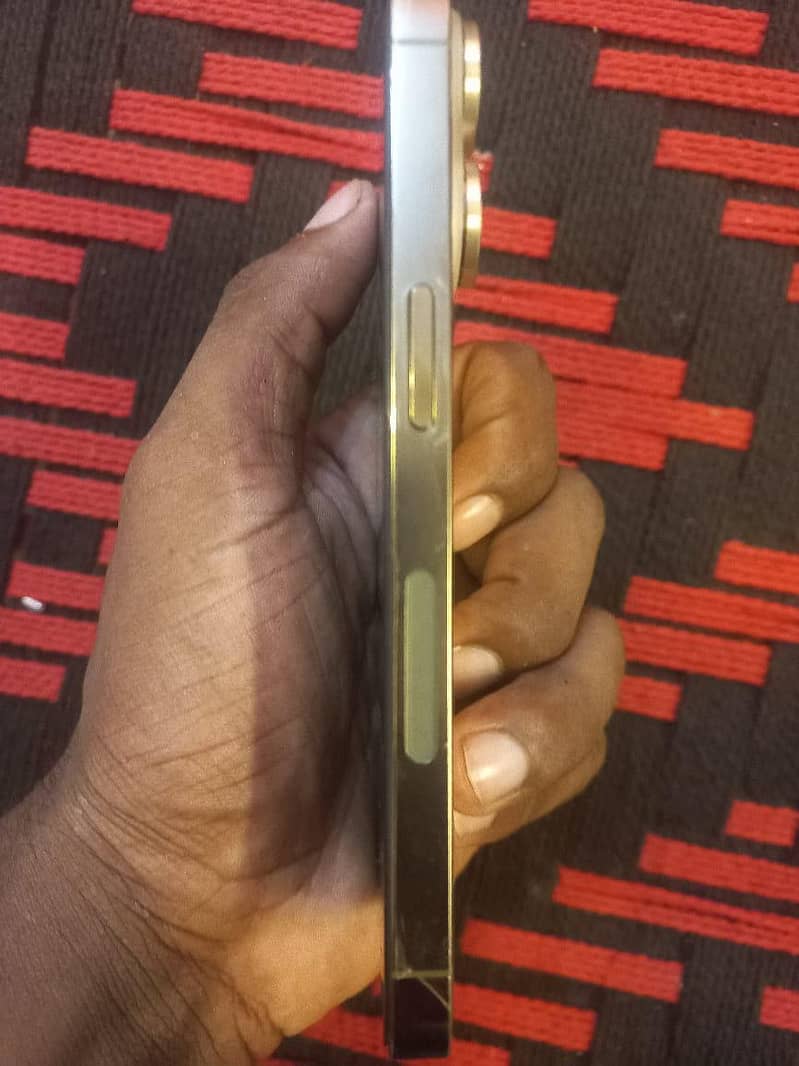 Apple iPhone 14 Pro 2
