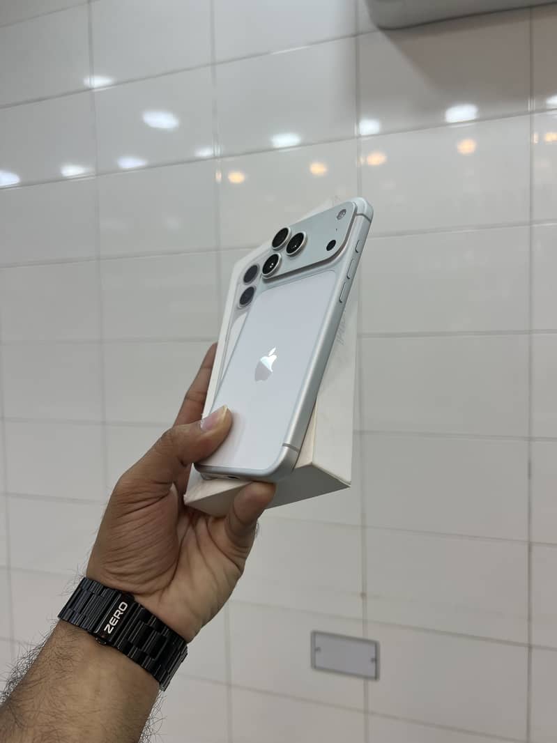 iPhone 17 pro max 3