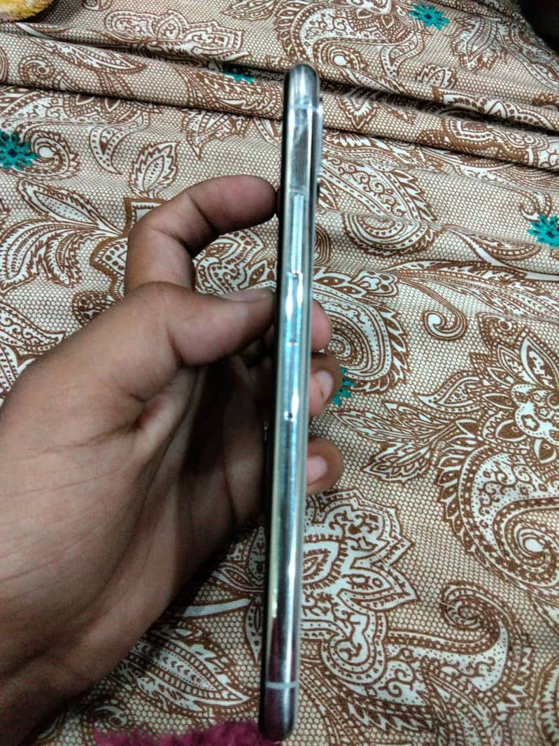 Apple iPhone X 4