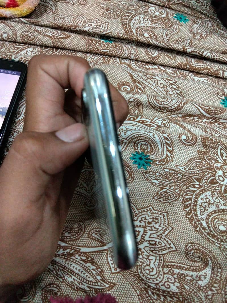 Apple iPhone X 5