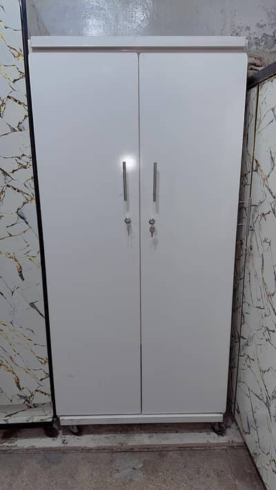 New ZR Wooden Wardrobe Almari 5ft × 3ft – Wheels, Lock & Handle