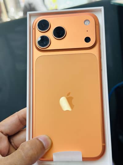 iphone 17 pro max LLA Factory unlocked Full sim Time 4 month