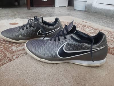 Nike Football Shoes (Magista Onda IC) Size Uk9 URGENT SALE