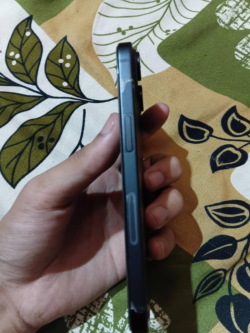 Apple iPhone 15 4