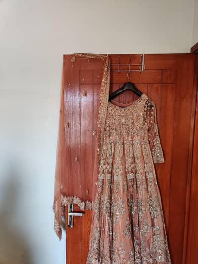 selling this bridal heavy dress only 1 time use