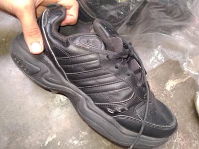 35 shoes pair laat available