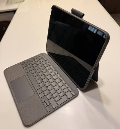 Apple iPad 10 + Logitech Combo Touch keyboard + Cover + Privacy screen