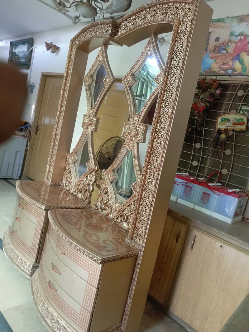 Beautiful Sidetable 4