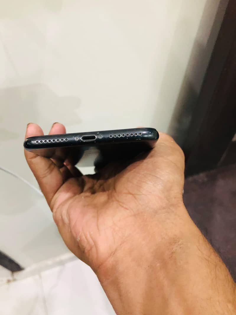 Apple iPhone 7 Plus 2