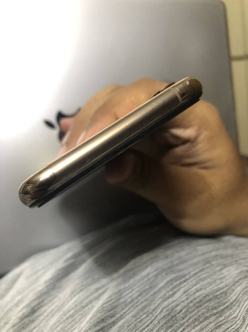 Iphone Xs 4