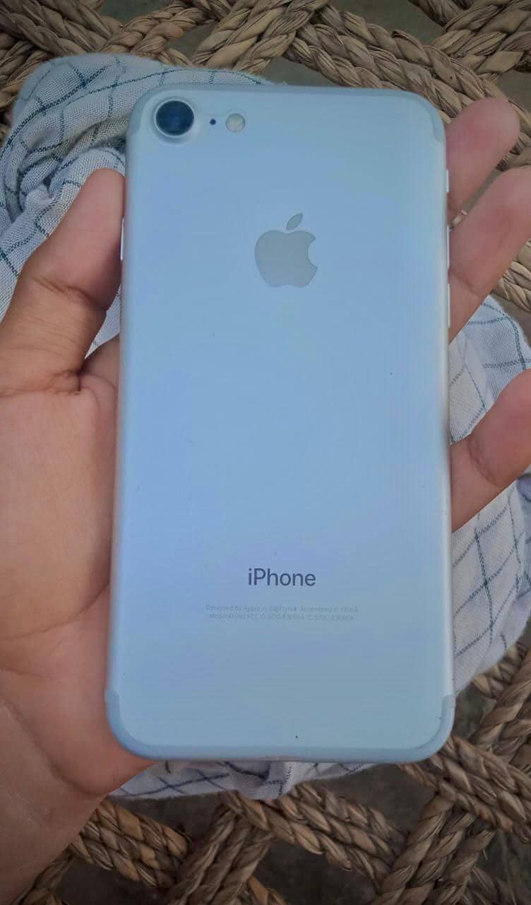 Apple iPhone 7 0