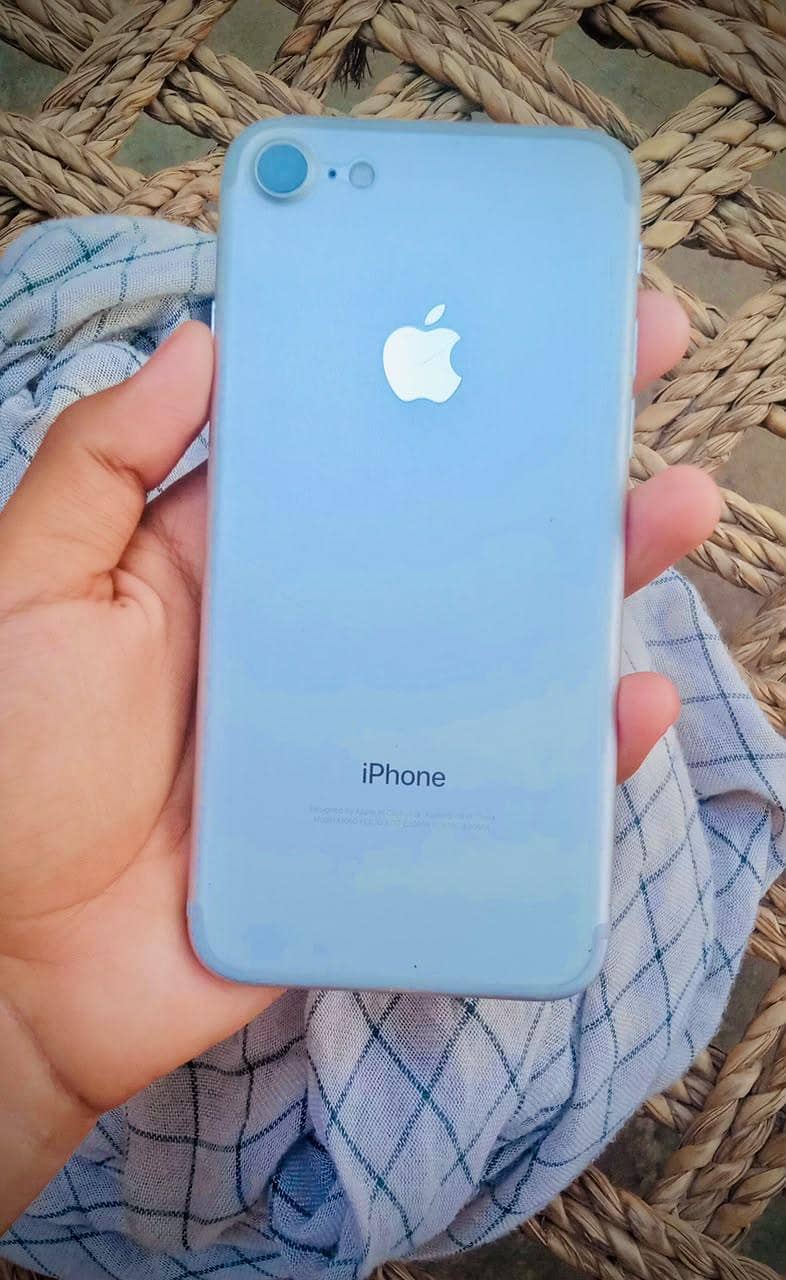 Apple iPhone 7 1