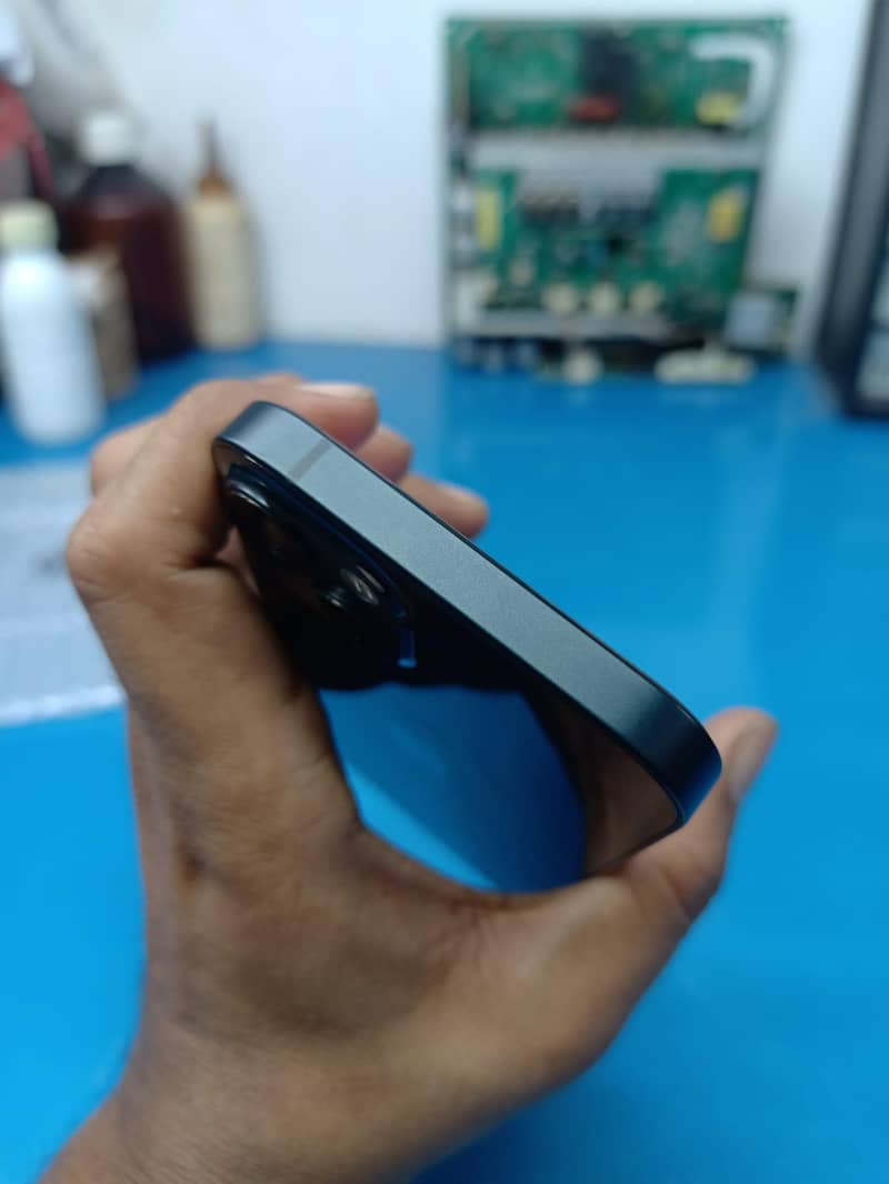Apple iPhone 13 1