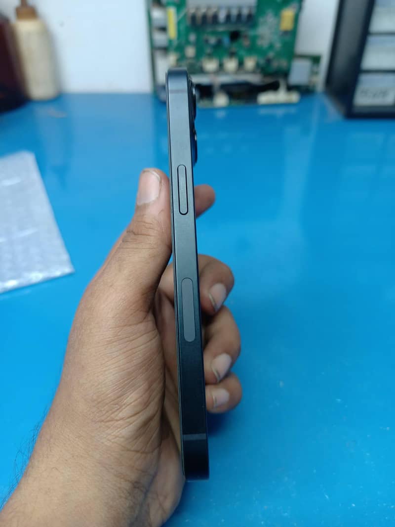 Apple iPhone 13 3