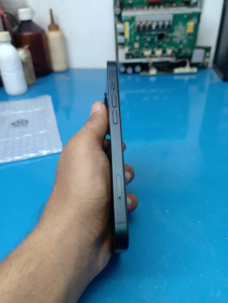 Apple iPhone 13 4