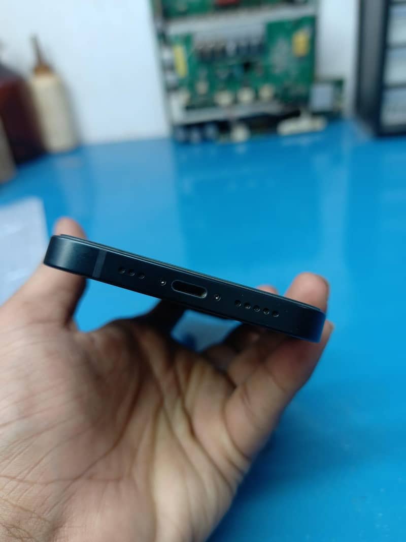 Apple iPhone 13 5