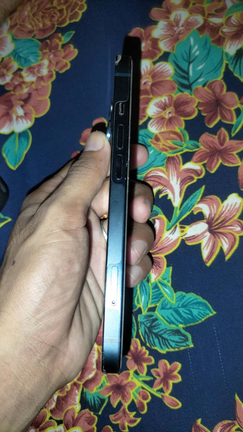 Apple iPhone 13 3