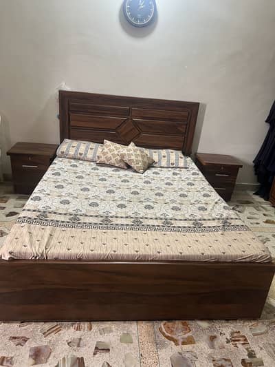 Queen Bed available with sidebtables