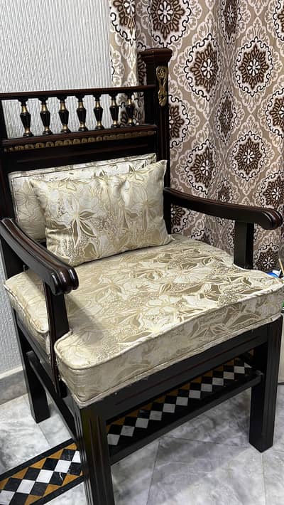2 bed room chairs in good condition
