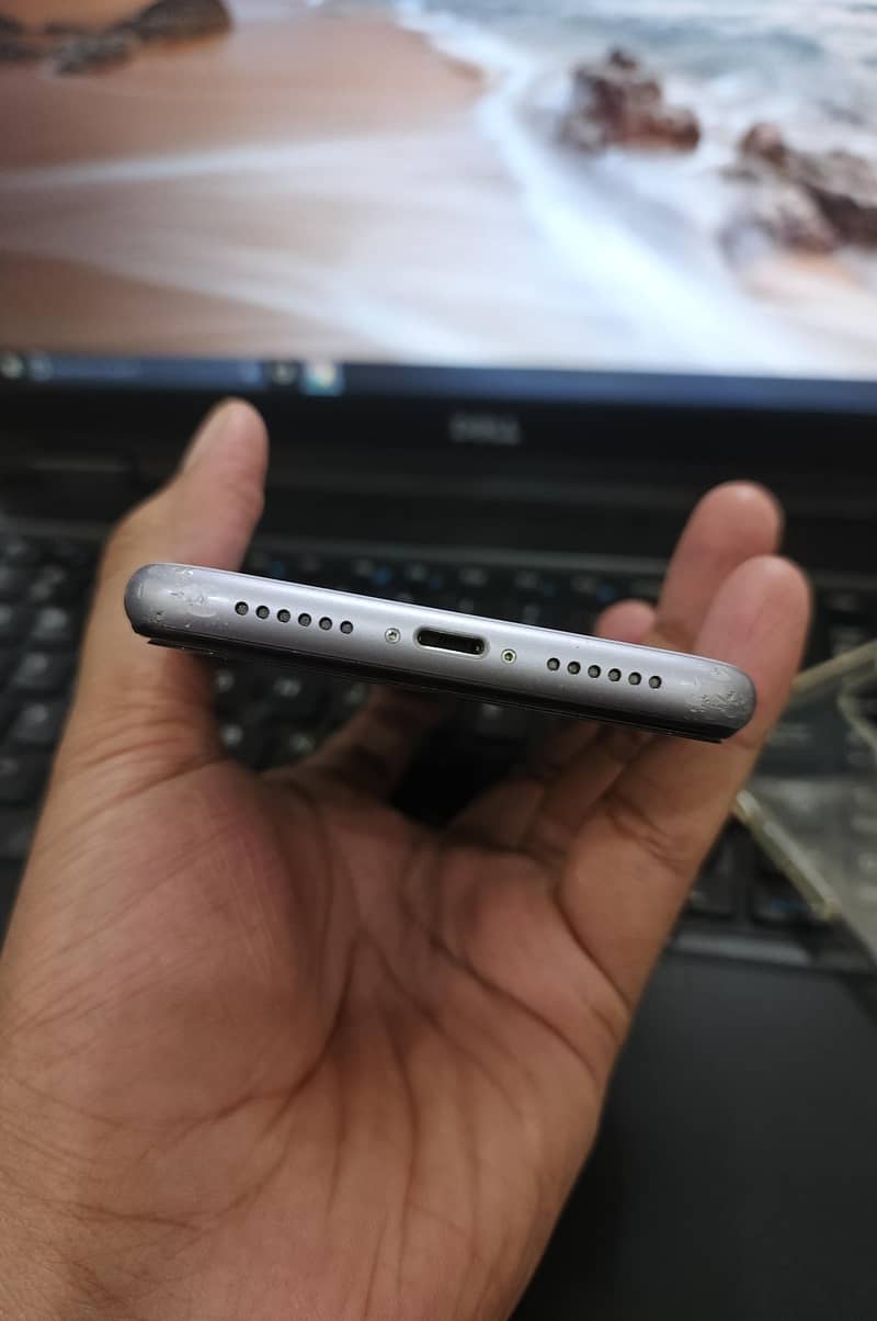 Apple iPhone 11 3